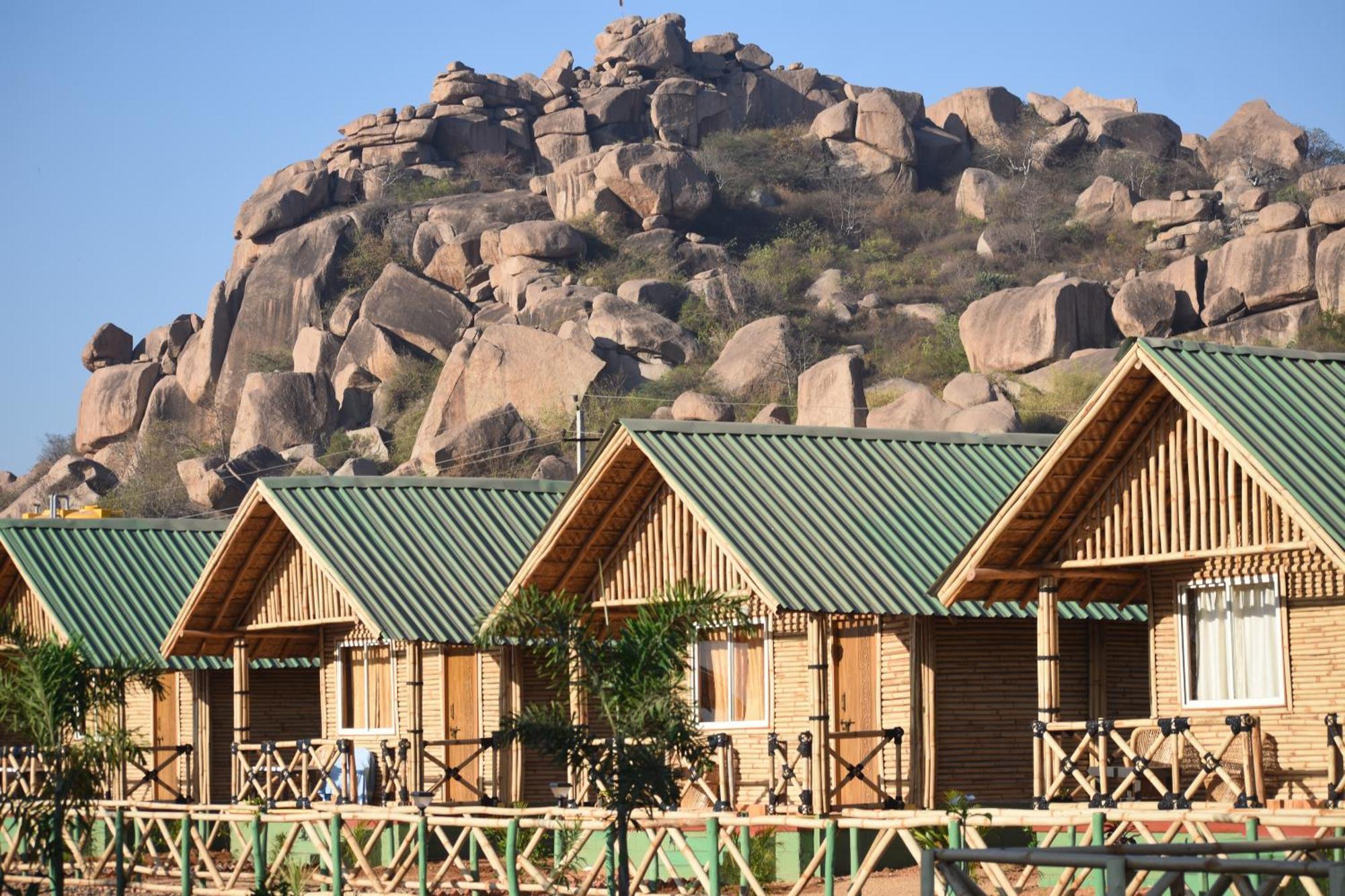 Mowgli'S Cafe Hampi & Guest House Esterno foto