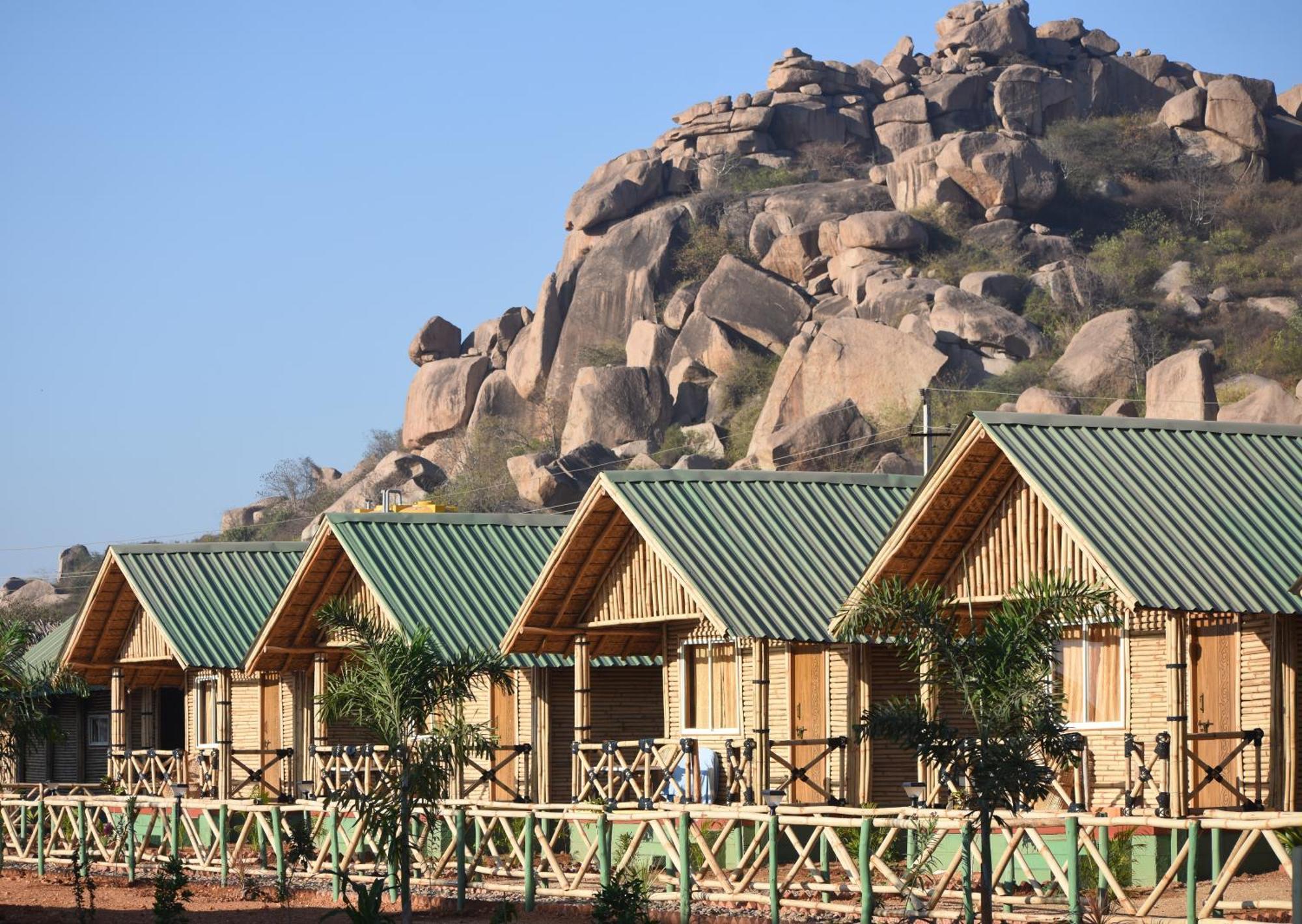 Mowgli'S Cafe Hampi & Guest House Esterno foto