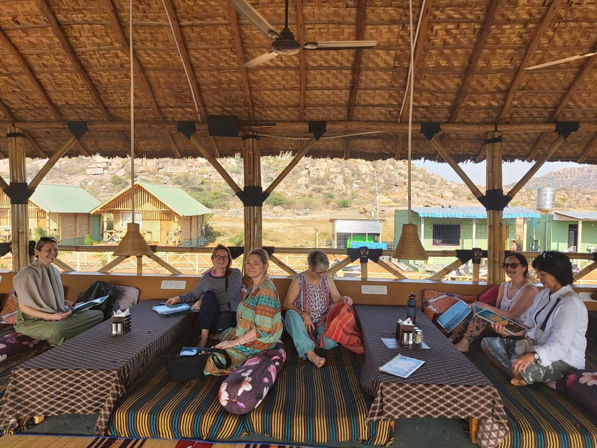 Mowgli'S Cafe Hampi & Guest House Esterno foto