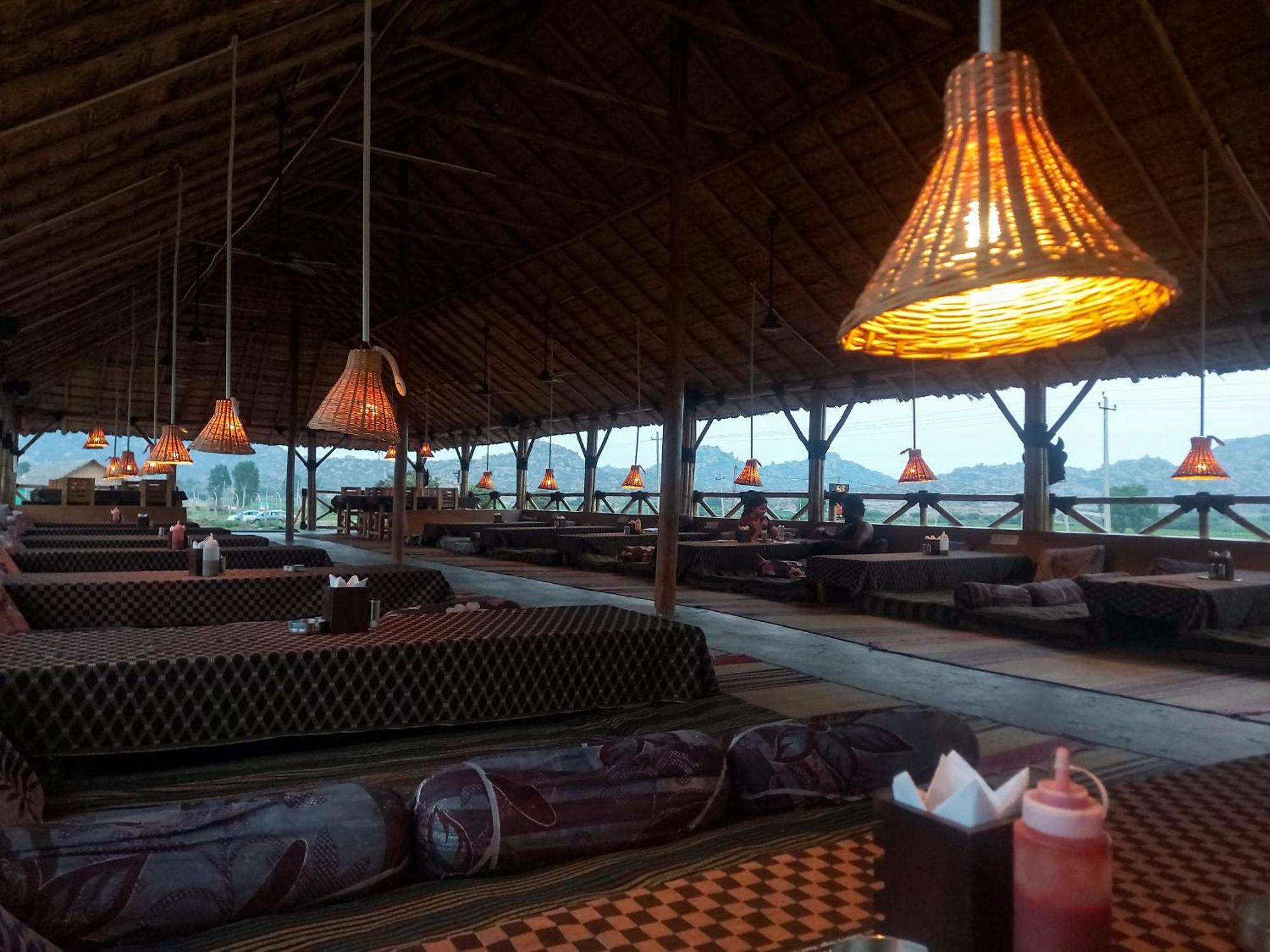 Mowgli'S Cafe Hampi & Guest House Esterno foto