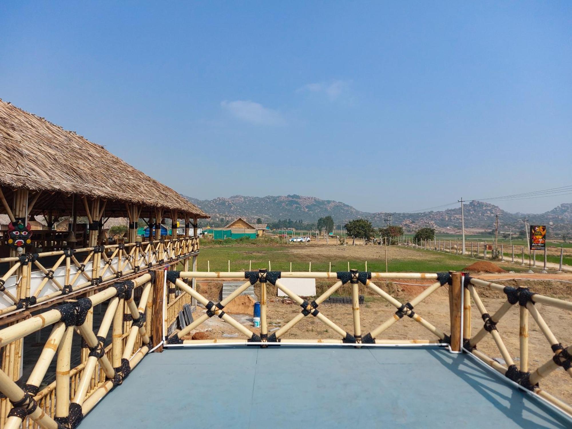 Mowgli'S Cafe Hampi & Guest House Esterno foto