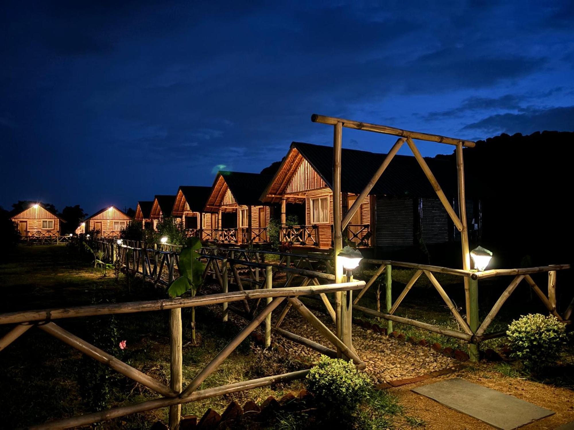 Mowgli'S Cafe Hampi & Guest House Esterno foto