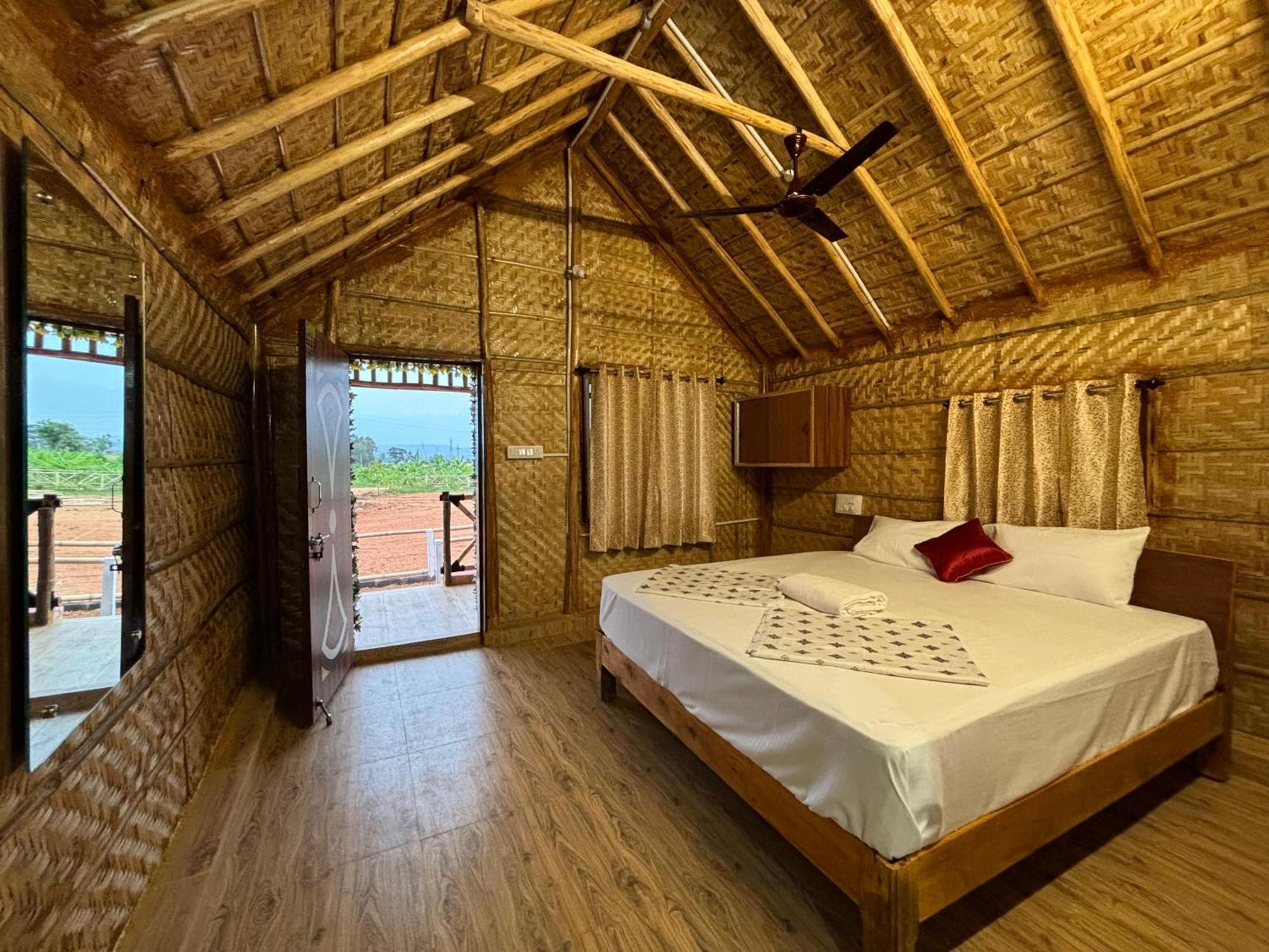 Mowgli'S Cafe Hampi & Guest House Esterno foto