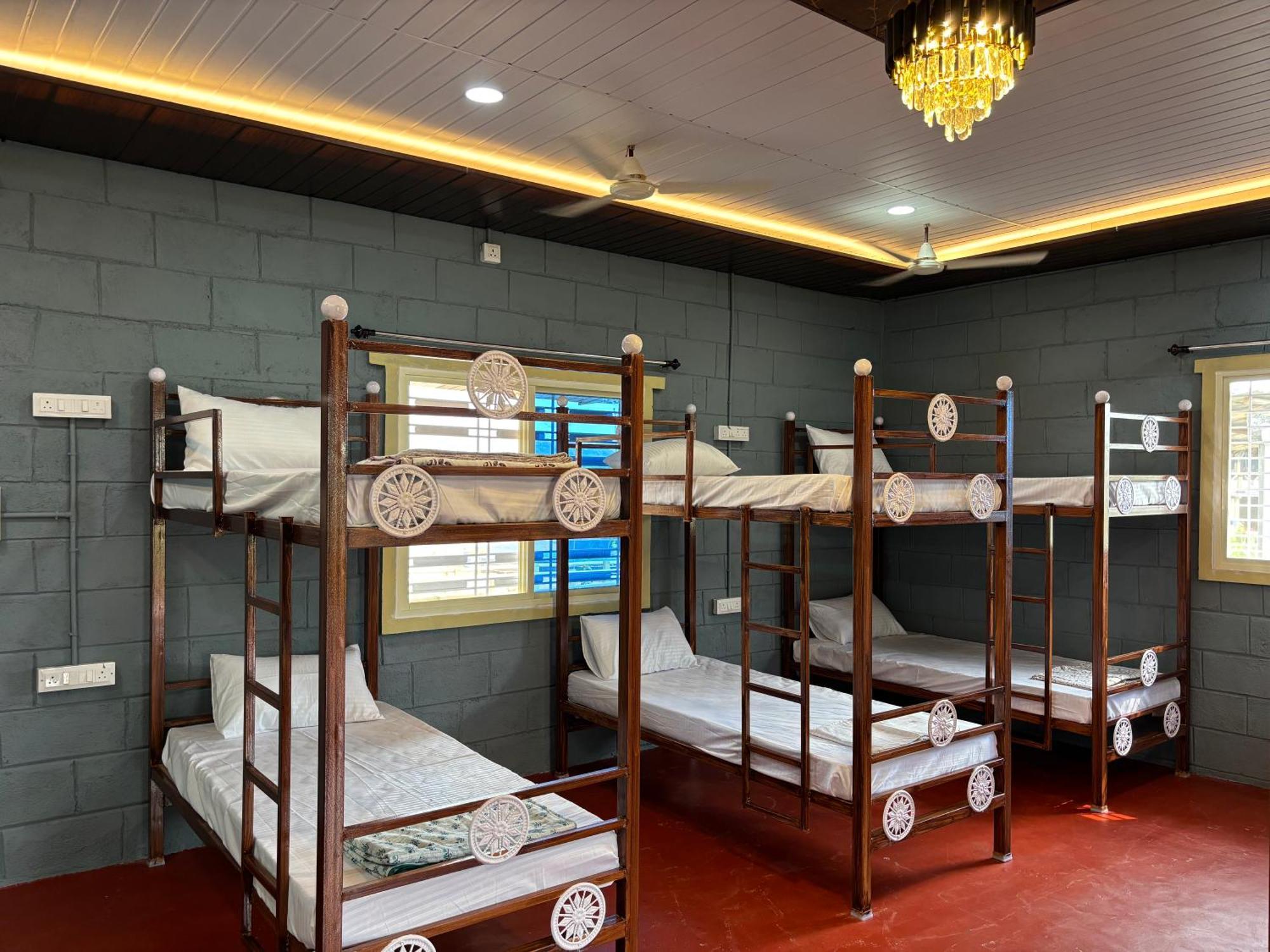 Mowgli'S Cafe Hampi & Guest House Esterno foto
