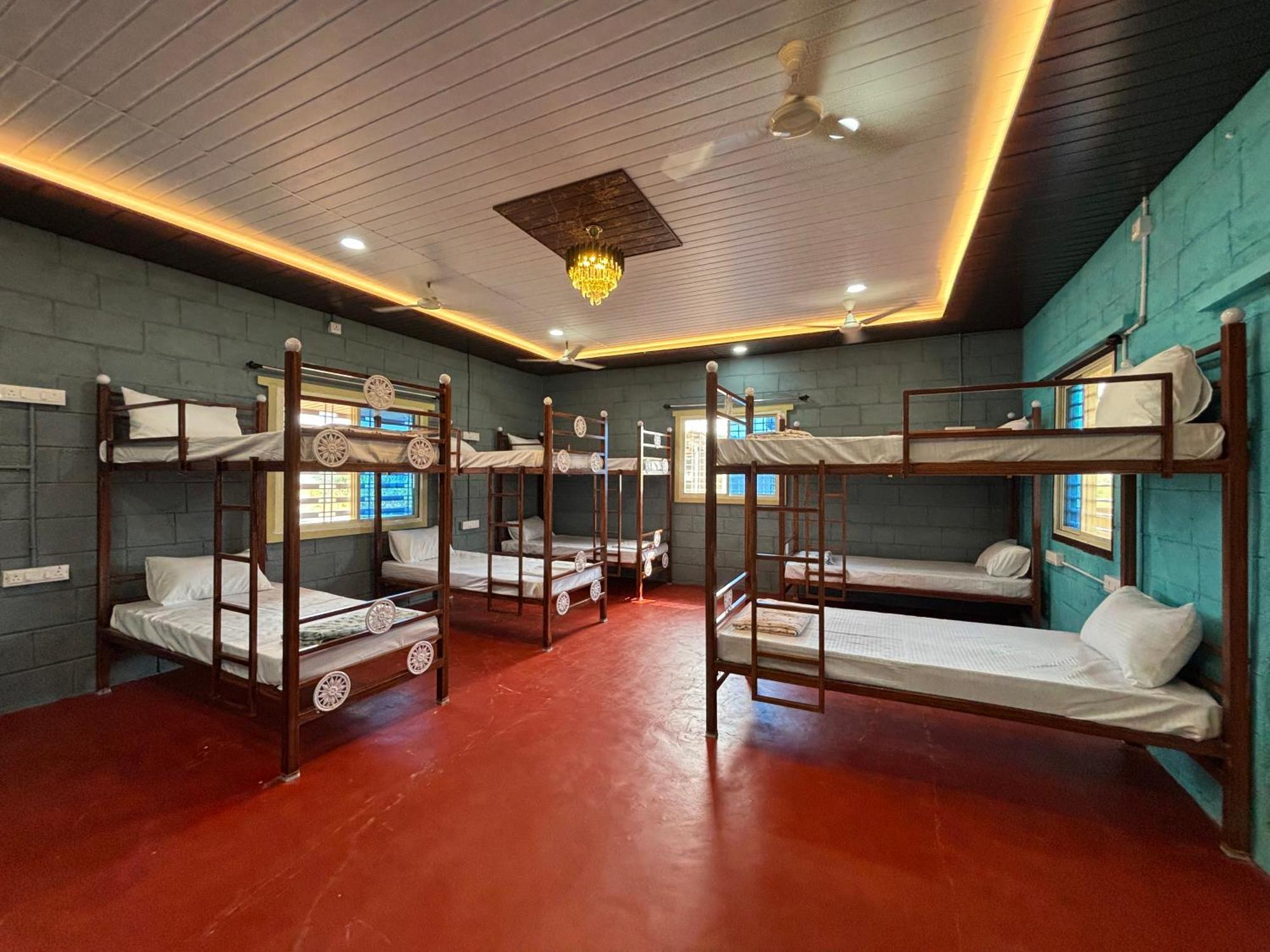 Mowgli'S Cafe Hampi & Guest House Esterno foto