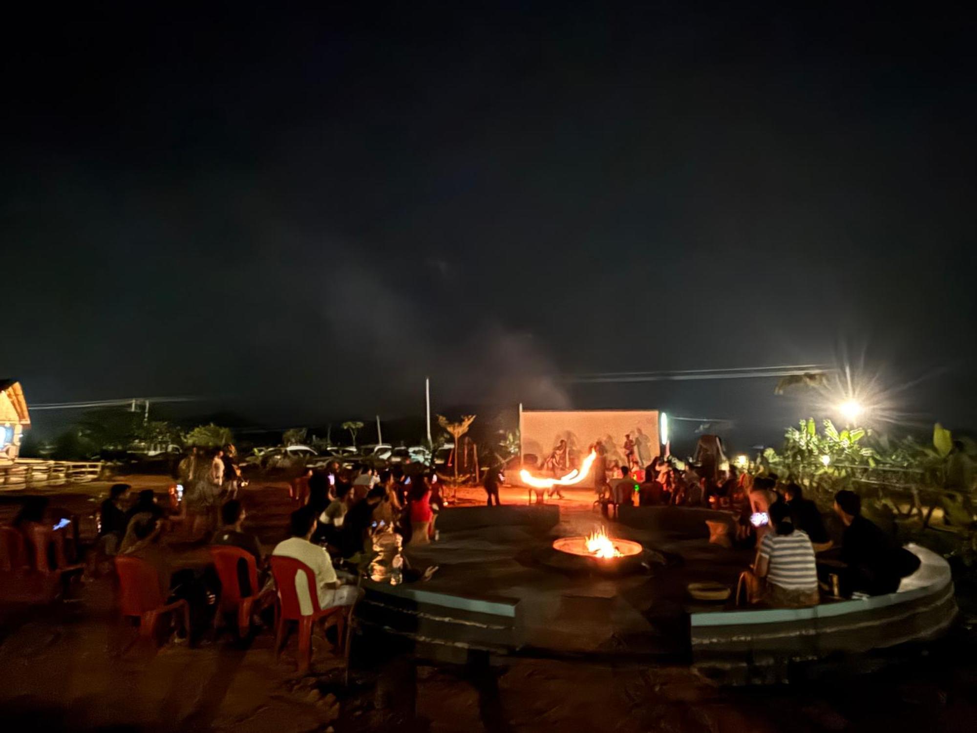 Mowgli'S Cafe Hampi & Guest House Esterno foto