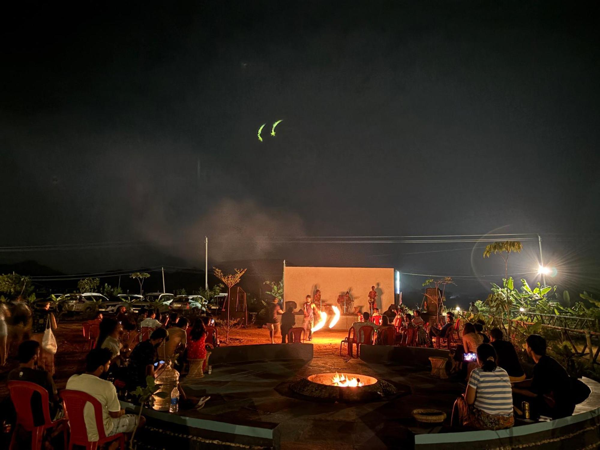 Mowgli'S Cafe Hampi & Guest House Esterno foto
