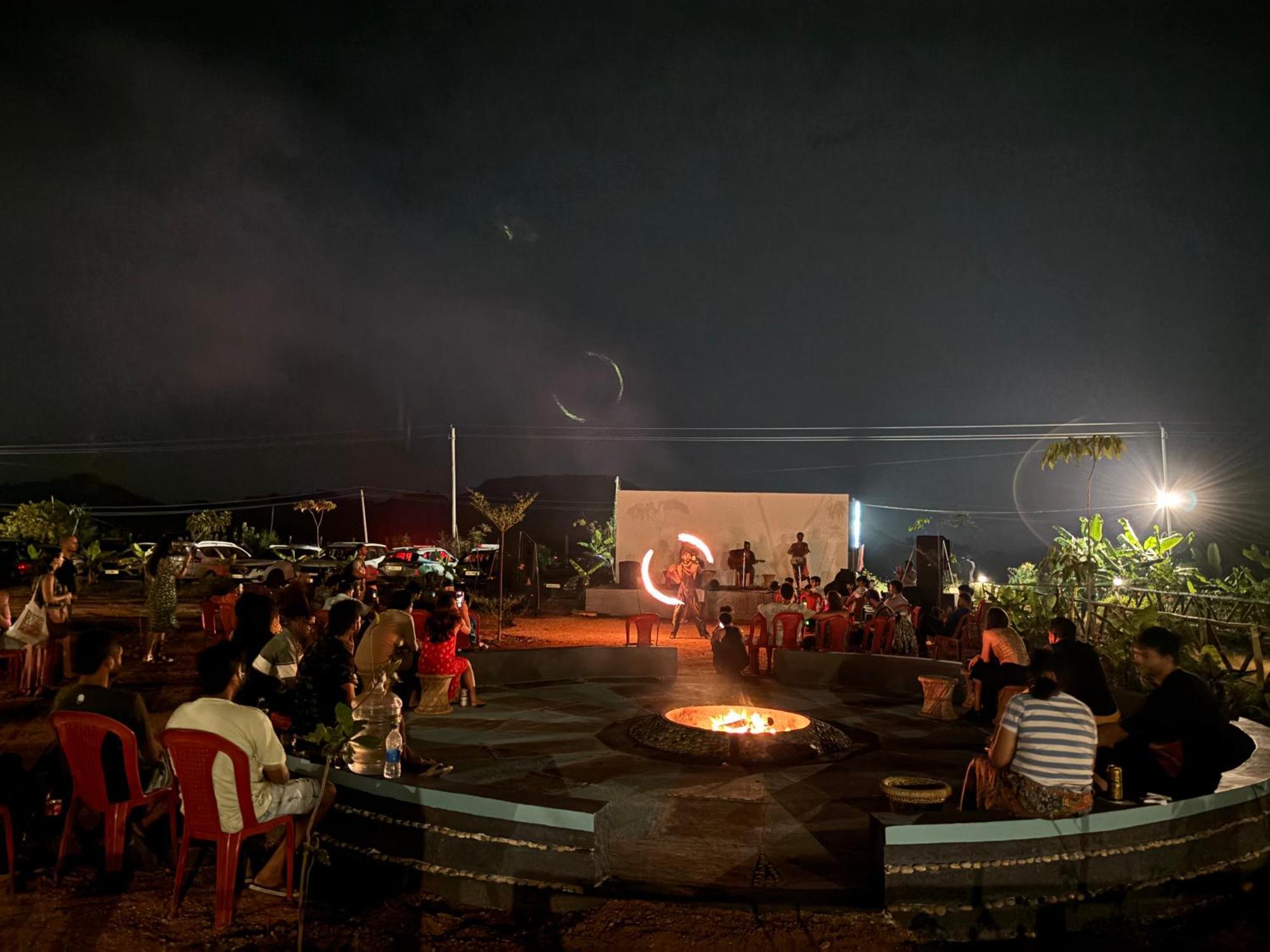 Mowgli'S Cafe Hampi & Guest House Esterno foto