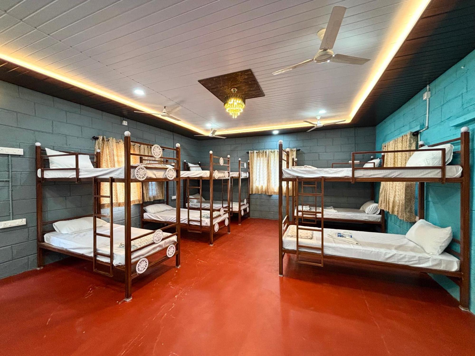 Mowgli'S Cafe Hampi & Guest House Esterno foto