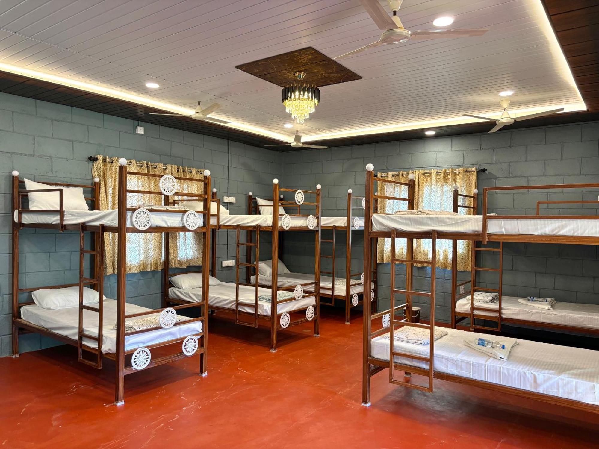 Mowgli'S Cafe Hampi & Guest House Esterno foto