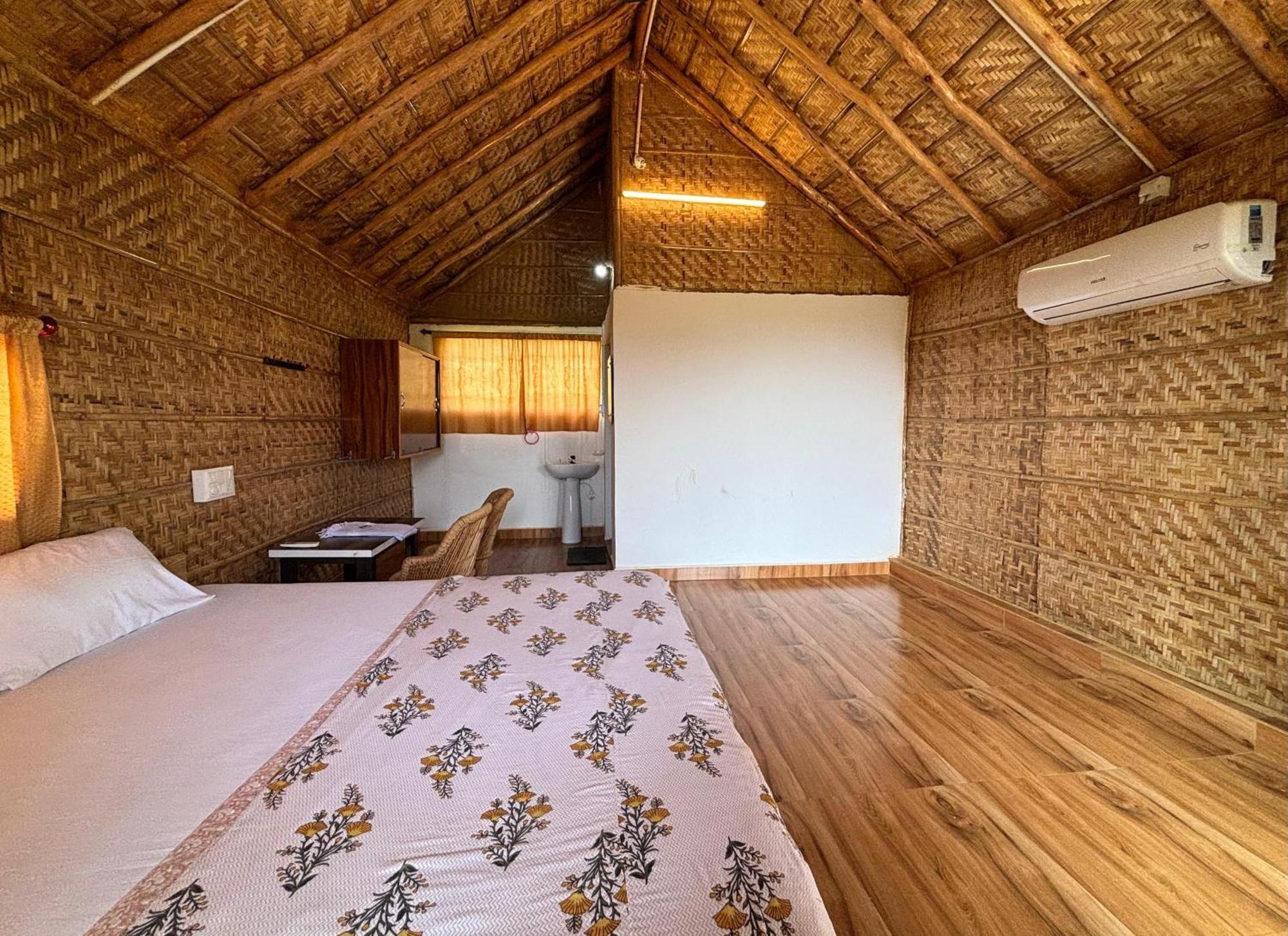 Mowgli'S Cafe Hampi & Guest House Esterno foto